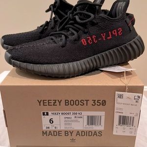 Yeezy Boost 350 V2 CBLACK/RED Unisex size 6